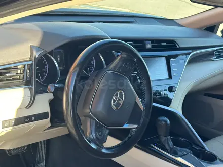 Toyota Camry 2018 года за 7 500 000 тг. в Актау – фото 7