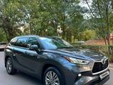 Toyota Highlander 2022 годаүшін25 500 000 тг. в Алматы