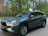 Toyota Highlander 2022 годаүшін25 500 000 тг. в Алматы – фото 3