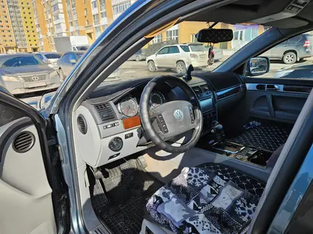 Volkswagen Touareg 2006 года за 5 900 000 тг. в Астана – фото 3