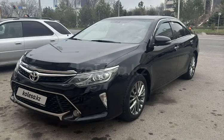 Toyota Camry 2017 годаfor13 500 000 тг. в Алматы