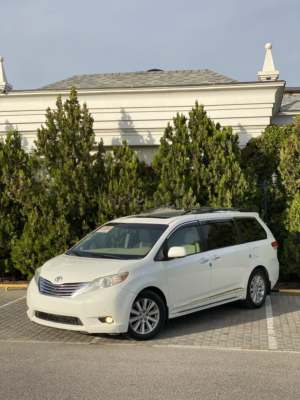 Toyota Sienna, 2011