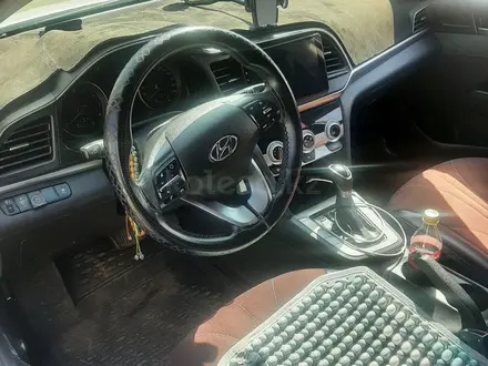 Hyundai Elantra 2019 года за 6 800 000 тг. в Алматы – фото 3