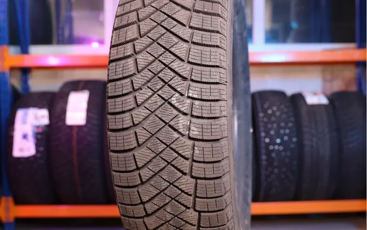 Шины Pirelli 245/40/r18 Ice Zero FR за 101 000 тг. в Алматы