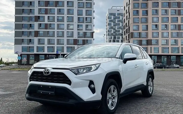 Toyota RAV4 2022 года за 15 500 000 тг. в Астана