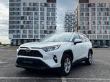 Toyota RAV4 2022 года за 15 500 000 тг. в Астана – фото 3