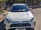 Toyota RAV4 2021 года за 21 500 000 тг. в Алматы