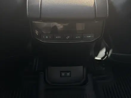 Toyota Highlander 2021 года за 27 000 000 тг. в Атырау – фото 15