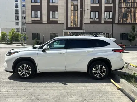 Toyota Highlander 2021 года за 27 000 000 тг. в Атырау – фото 3