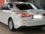 Toyota Camry 2018 года за 13 600 000 тг. в Актобе – фото 4