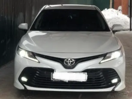 Toyota Camry 2018 года за 13 600 000 тг. в Актобе