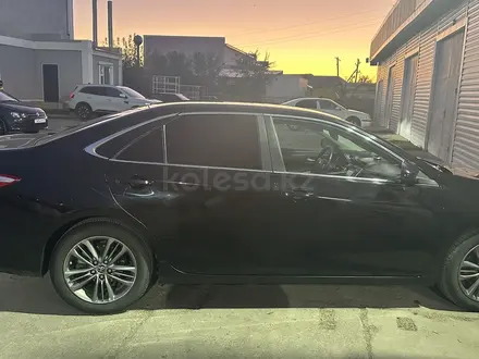 Toyota Camry 2015 года за 6 000 000 тг. в Уральск – фото 2