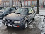 Volkswagen Vento 1996 года за 1 500 000 тг. в Алматы – фото 2