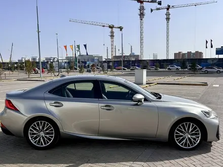 Lexus IS 200 2017 года за 13 600 000 тг. в Актобе – фото 4