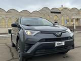 Toyota RAV4 2017 года за 9 500 000 тг. в Уральск – фото 4