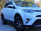 Toyota RAV4 2018 годаүшін12 850 000 тг. в Актобе – фото 5