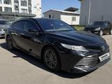 Toyota Camry 2019 года за 12 900 000 тг. в Алматы – фото 2