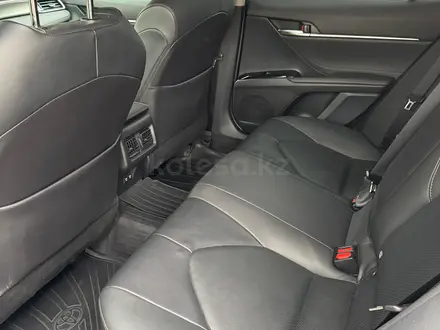 Toyota Camry 2020 года за 12 800 000 тг. в Семей – фото 4