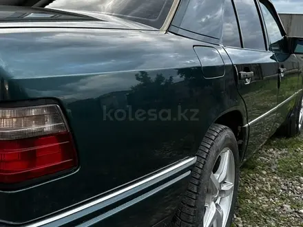 Mercedes-Benz E 220 1995 года за 2 500 000 тг. в Алматы – фото 3