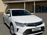 Toyota Camry 2015 года за 11 000 000 тг. в Атырау