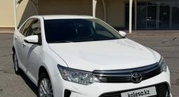 Toyota Camry 2015 года за 11 000 000 тг. в Атырау