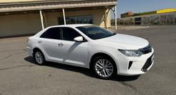Toyota Camry 2015 года за 11 000 000 тг. в Атырау – фото 2