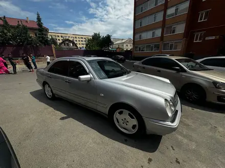 Mercedes-Benz E 320 1998 года за 5 200 000 тг. в Астана – фото 2