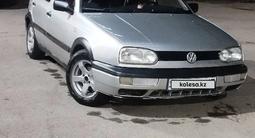 Volkswagen Golf 1996 годаүшін1 600 000 тг. в Сатпаев
