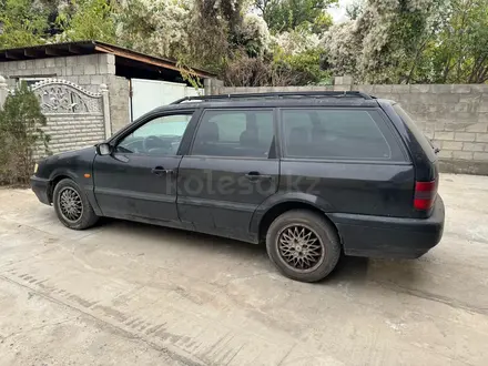 Volkswagen Passat 1996 года за 1 500 000 тг. в Тараз – фото 2