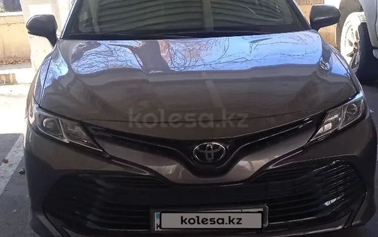 Toyota Camry 2020 года за 13 350 000 тг. в Алматы