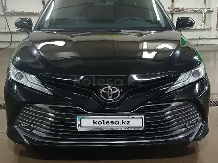 Toyota Camry 2019 года за 14 800 000 тг. в Астана