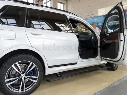 Электрические выдвижные пороги BMW X7 G07 за 490 000 тг. в Алматы – фото 10