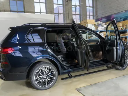 Электрические выдвижные пороги BMW X7 G07 за 490 000 тг. в Алматы