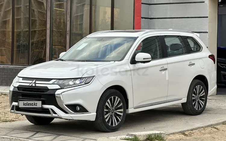 Mitsubishi Outlander 2022 года за 14 300 000 тг. в Актау