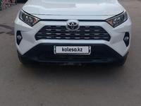 Toyota RAV4 2020 года за 14 900 000 тг. в Павлодар