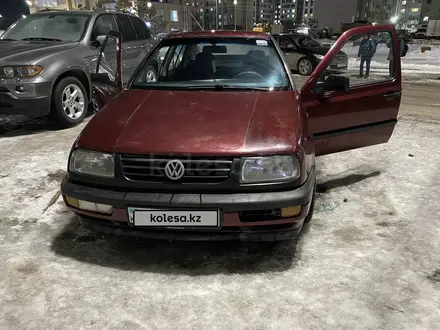 Volkswagen Vento 1993 года за 1 250 000 тг. в Астана – фото 2