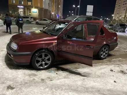 Volkswagen Vento 1993 года за 1 250 000 тг. в Астана