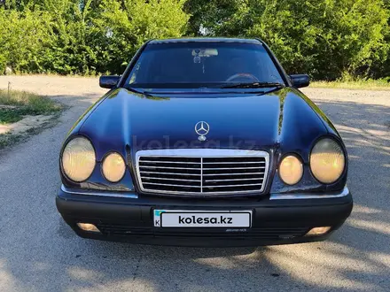 Mercedes-Benz E 230 1995 года за 2 000 000 тг. в Талдыкорган
