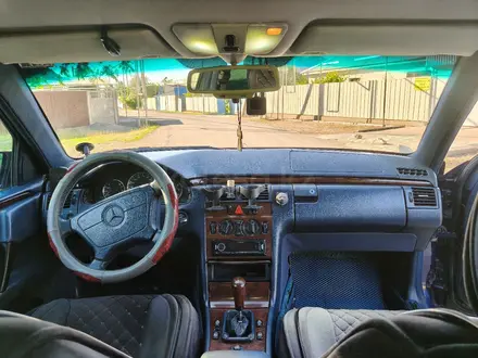 Mercedes-Benz E 230 1995 года за 2 000 000 тг. в Талдыкорган – фото 15