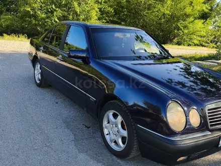 Mercedes-Benz E 230 1995 года за 2 000 000 тг. в Талдыкорган – фото 21