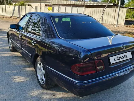 Mercedes-Benz E 230 1995 года за 2 000 000 тг. в Талдыкорган – фото 5