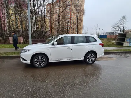 Mitsubishi Outlander 2022 годаүшін10 800 000 тг. в Уральск – фото 2