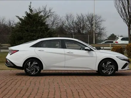 Hyundai Elantra 2023 года за 8 500 000 тг. в Атырау – фото 4
