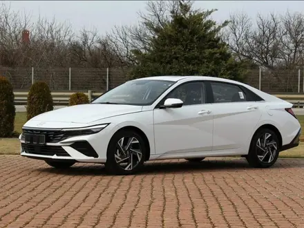 Hyundai Elantra 2023 года за 8 500 000 тг. в Атырау – фото 2