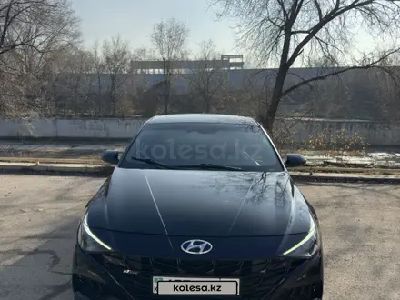 Hyundai Elantra 2022 года за 9 500 000 тг. в Алматы