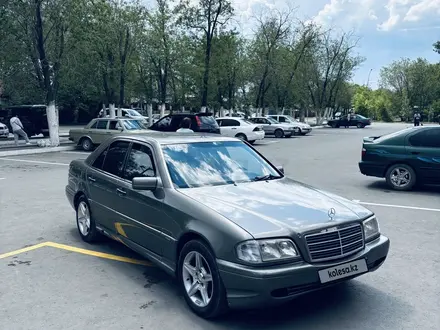 Mercedes-Benz C 220 1994 года за 1 570 000 тг. в Караганда – фото 2