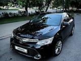 Toyota Camry 2016 года за 10 490 000 тг. в Астана – фото 2