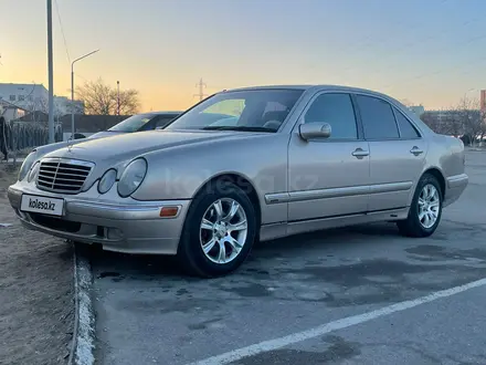 Mercedes-Benz E 320 2000 года за 5 200 000 тг. в Актау – фото 2