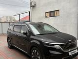 Kia Carnival 2023 года за 22 000 000 тг. в Атырау – фото 2