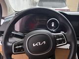 Kia Carnival 2023 года за 22 000 000 тг. в Атырау – фото 4